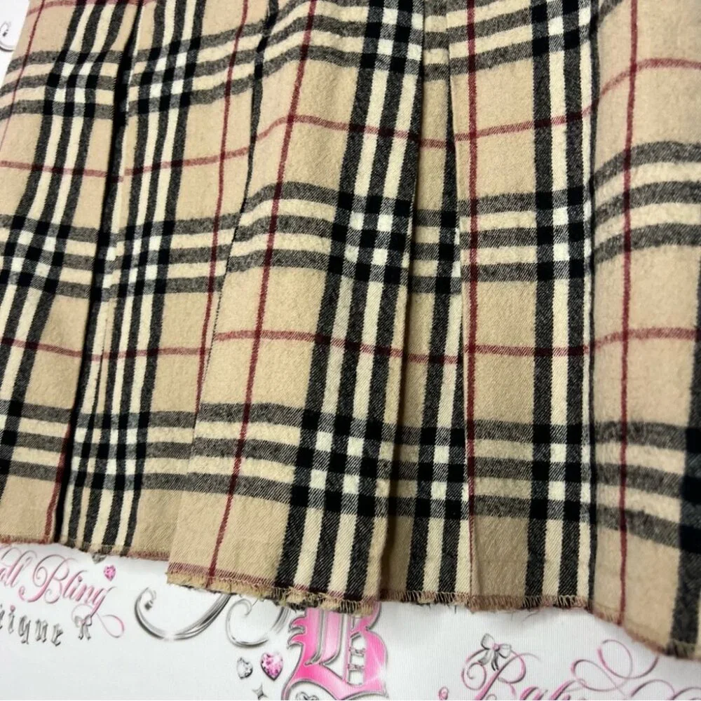 Burberry skirt plaid nova check print pleated pockets on back cute school girl